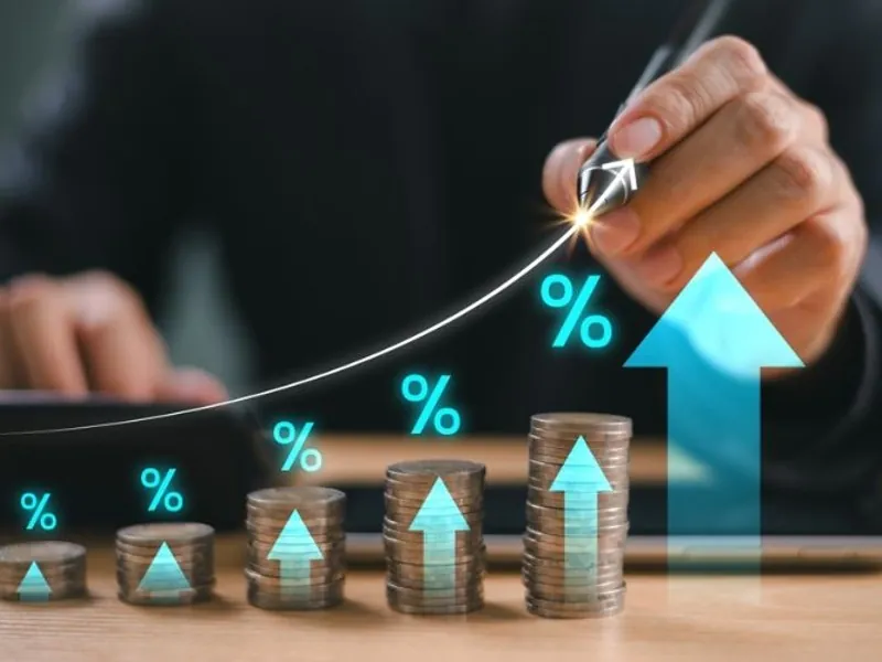 Hình ảnh sân quần vợt với vợt và bóng, có logo UU88